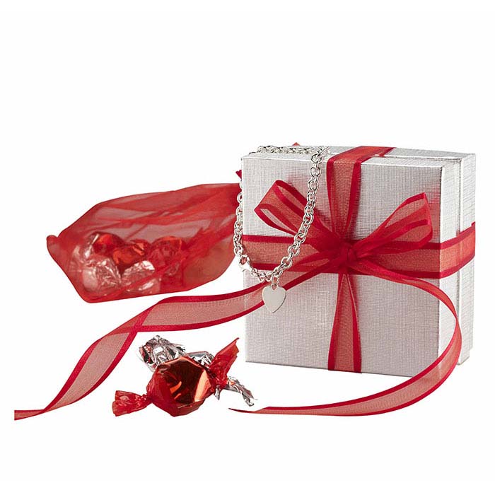 लाल ऑर्गेंजा रिबन ट्रिम के साथ, 100 गज।