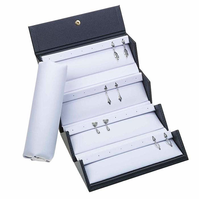 Schwarzes Ohrring-Etui aus gemustertem Kunstleder