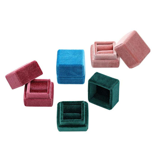 Assortimento di Scatole Quadrate Antiche per Anelli