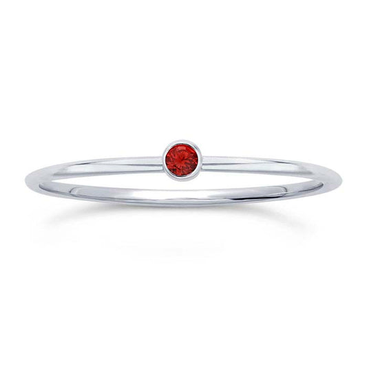 Anillo de plata de ley con circonitas rojas