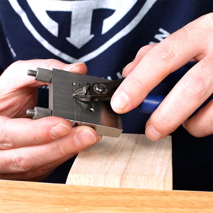 Economy Miter-Cutting Vise and Jig